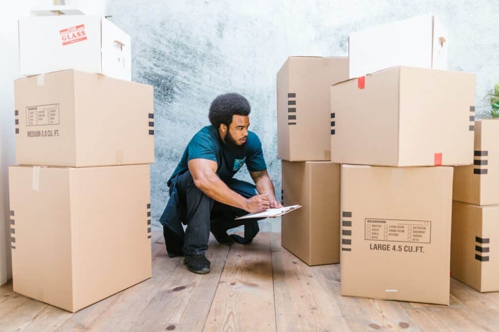 Boeken inpakken voor een verhuizing